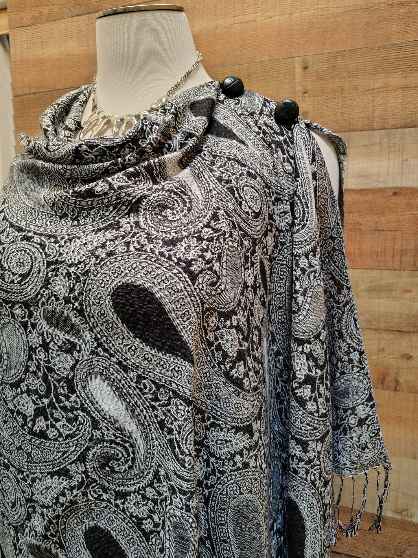 2 Button Original Design Black & White Small Paisley Print
